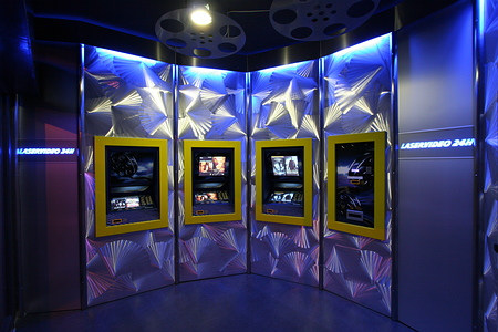 allestimento per videoteca automatizzata